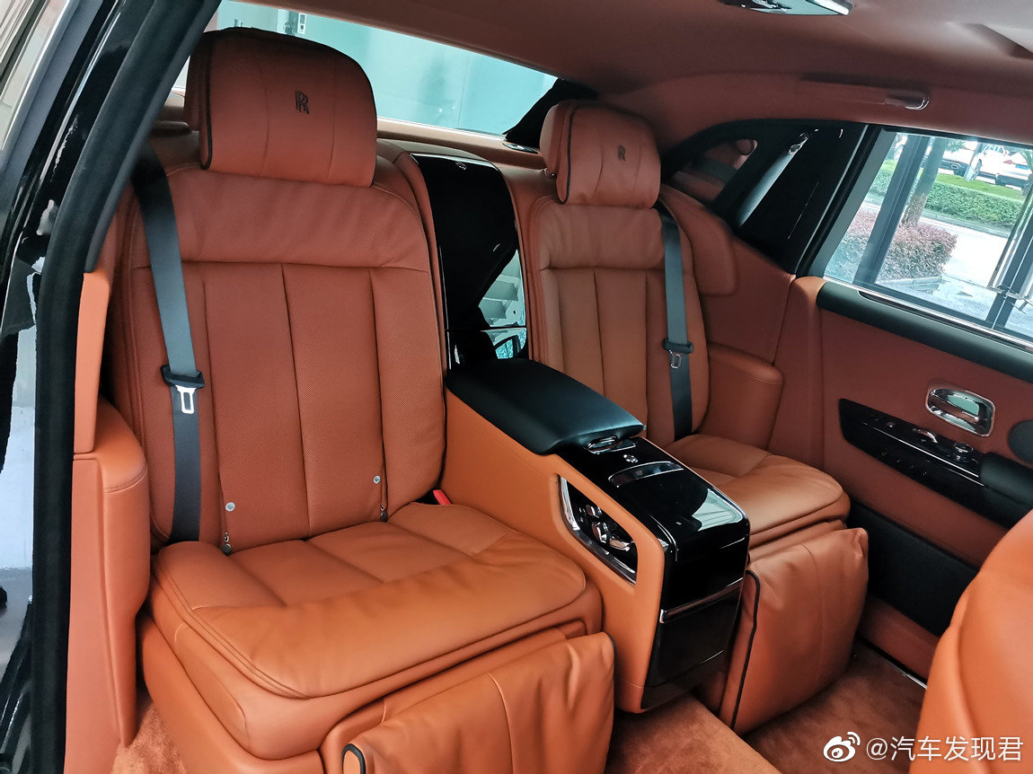 劳斯莱斯 幻影长轴版 钻石黑/干邑色