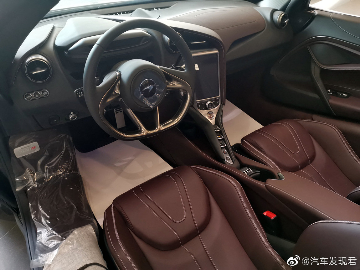 迈凯伦 720S Spider 硅白/黑红