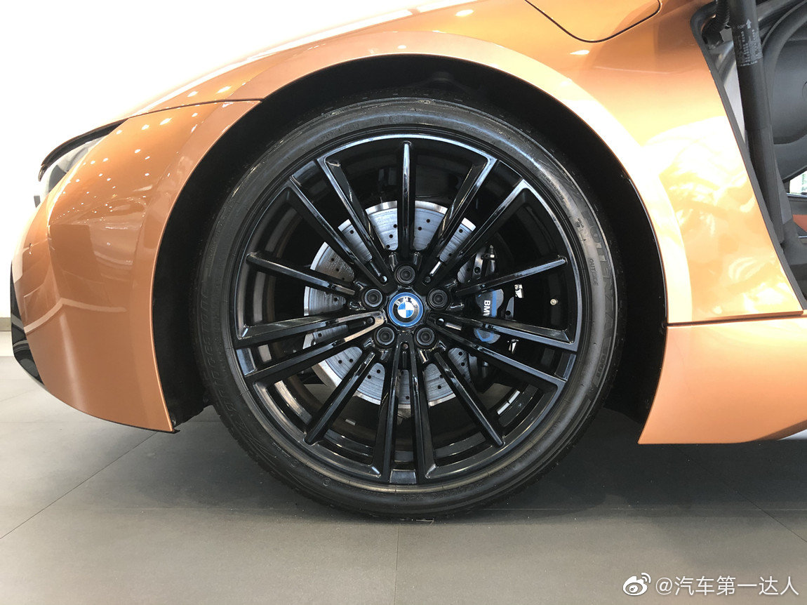 好看的汽车：宝马 i8 敞篷版 电铜色/墨灰