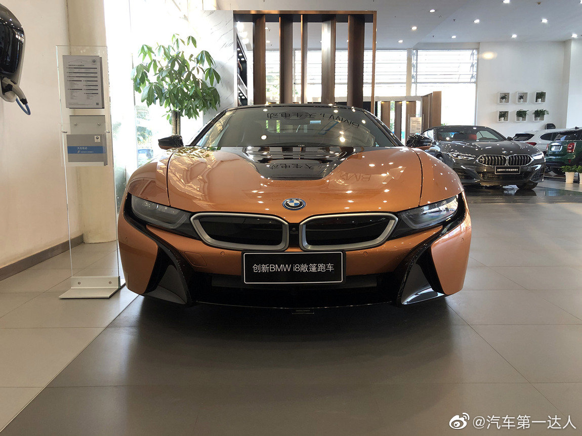 好看的汽车：宝马 i8 敞篷版 电铜色/墨灰