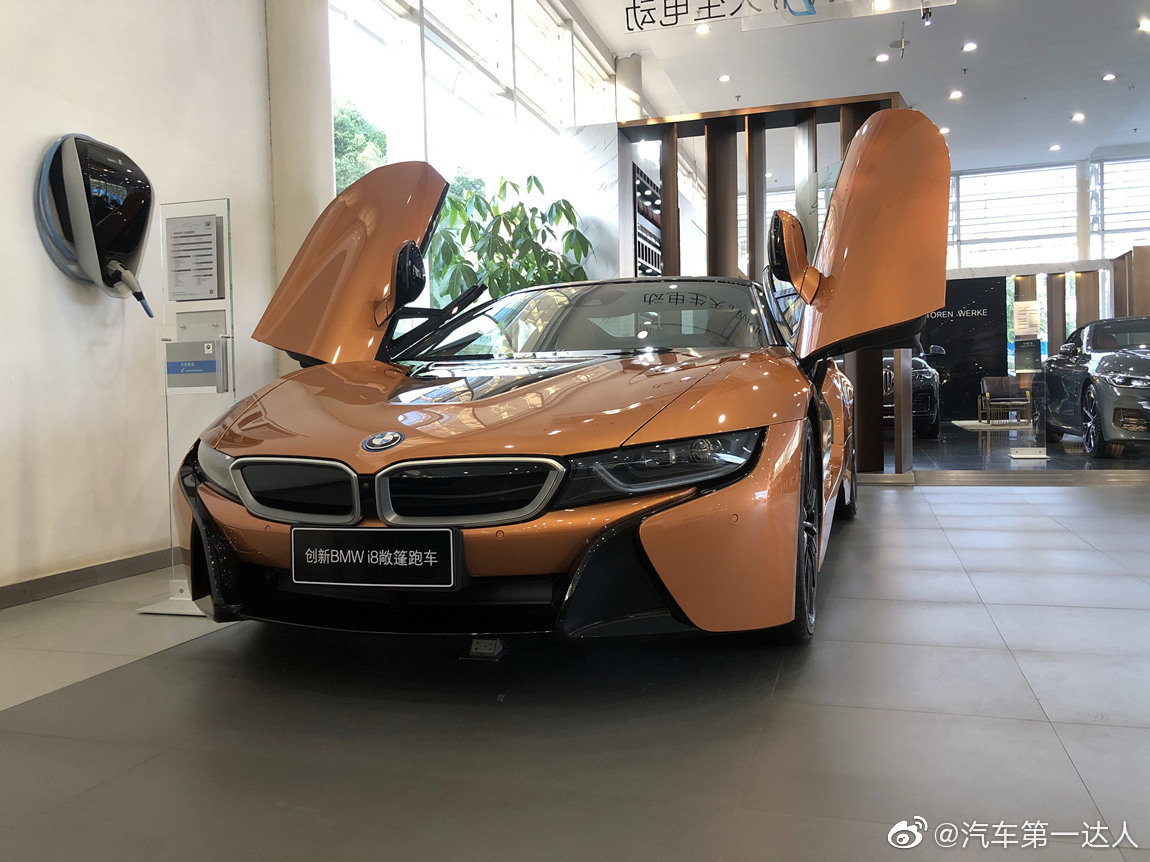 好看的汽车：宝马 i8 敞篷版 电铜色/墨灰