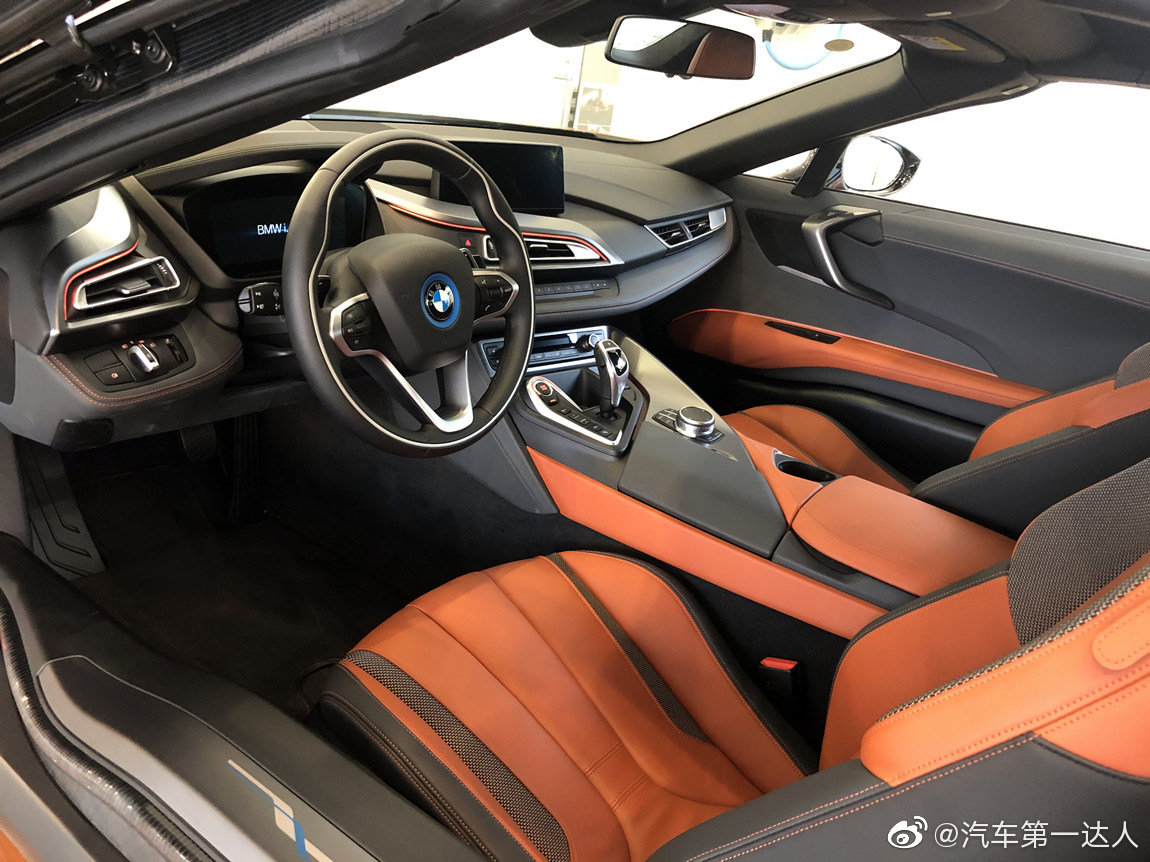 好看的汽车：宝马 i8 敞篷版 电铜色/墨灰