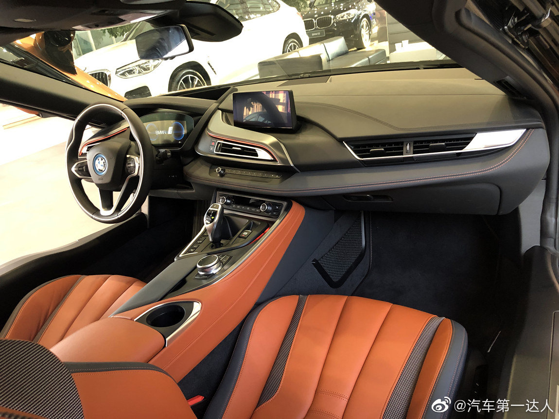 好看的汽车：宝马 i8 敞篷版 电铜色/墨灰