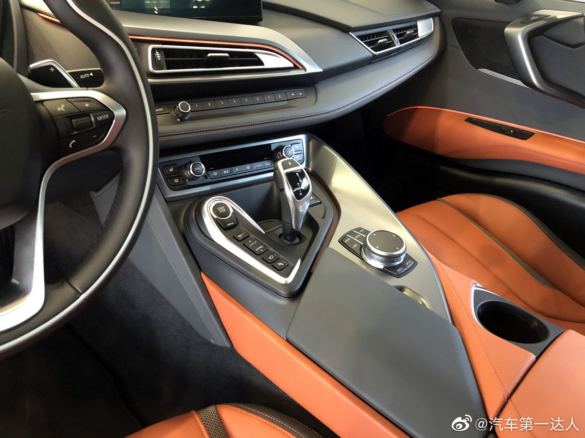 好看的汽车：宝马 i8 敞篷版 电铜色/墨灰