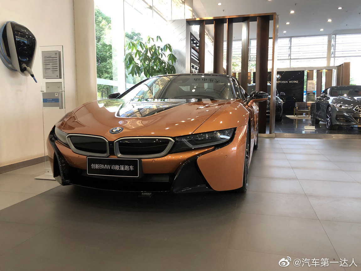好看的汽车：宝马 i8 敞篷版 电铜色/墨灰