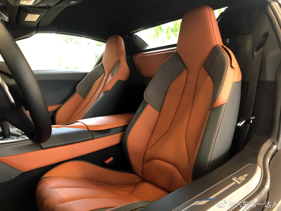 好看的汽车：宝马 i8 敞篷版 电铜色/墨灰