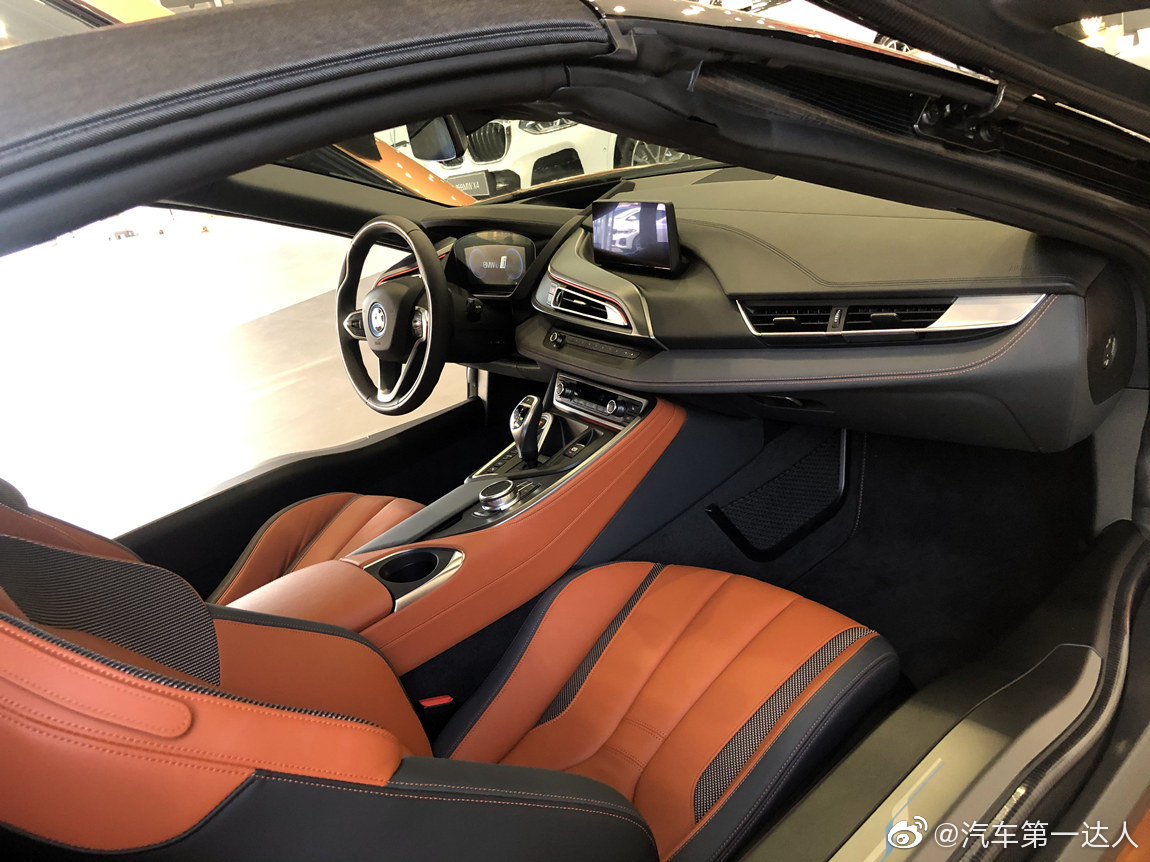 好看的汽车：宝马 i8 敞篷版 电铜色/墨灰