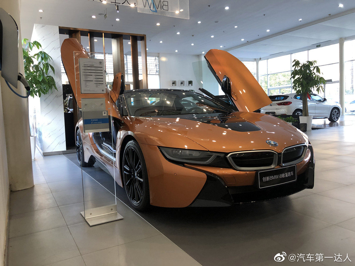 好看的汽车：宝马 i8 敞篷版 电铜色/墨灰