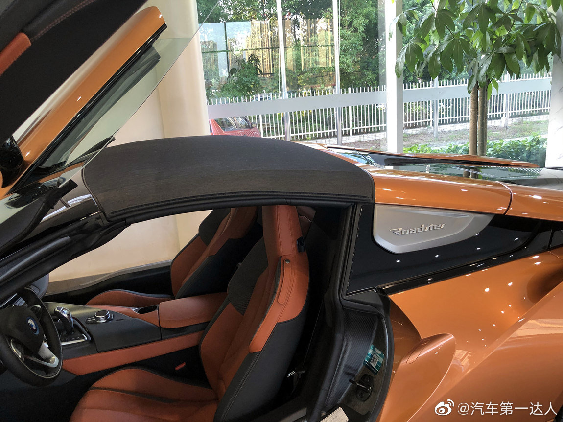 好看的汽车：宝马 i8 敞篷版 电铜色/墨灰