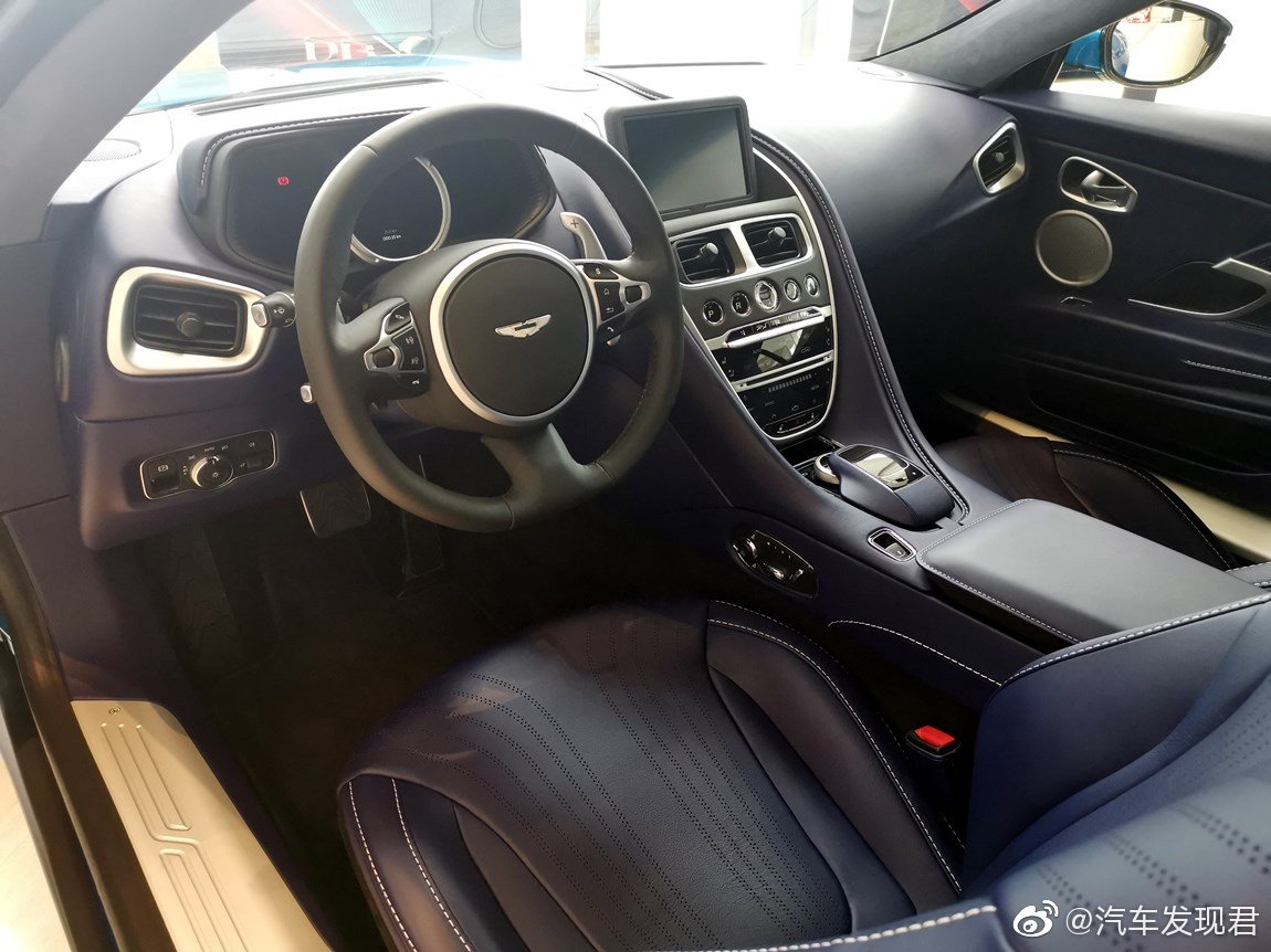 阿斯顿马丁 DB11 V8 纵情蓝/靛蓝