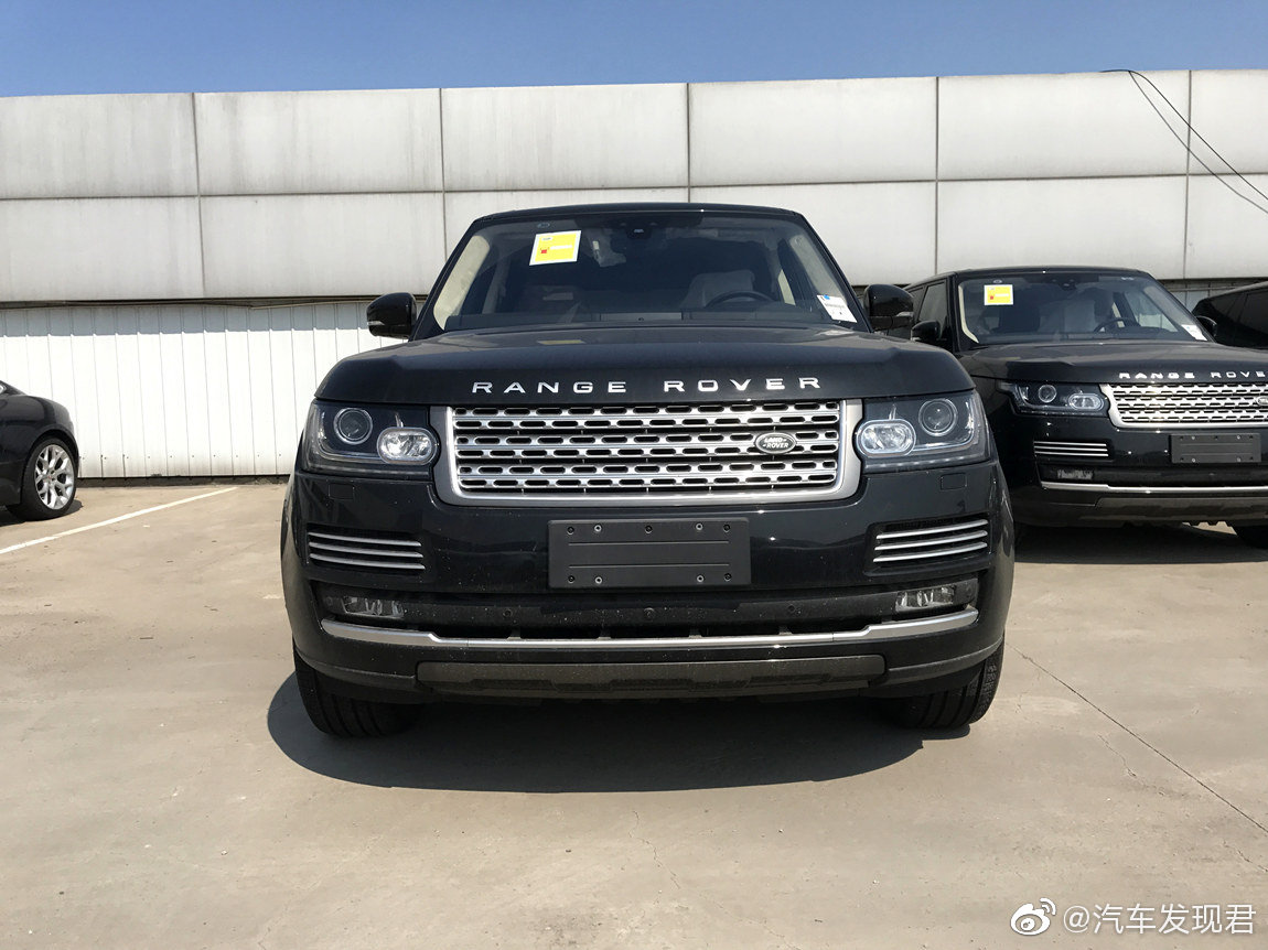 路虎 揽胜 尊崇创世加长版 黑外棕内