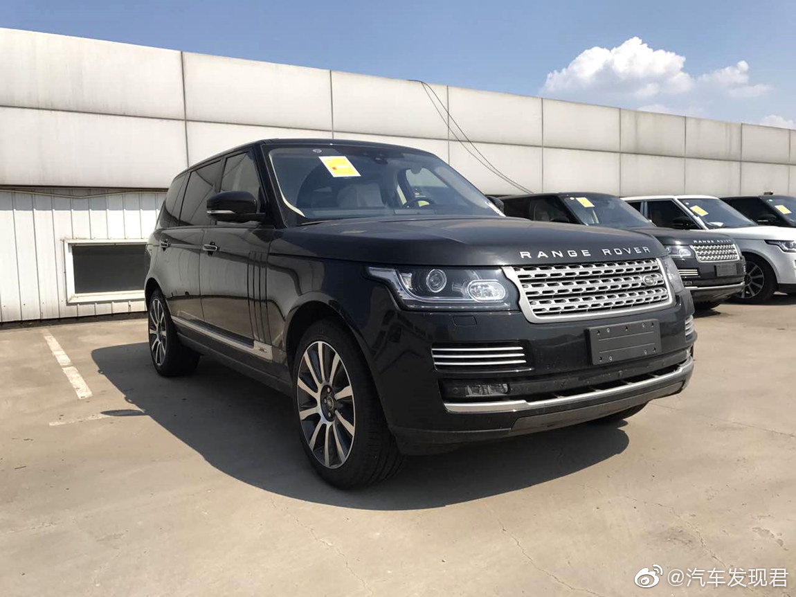 路虎 揽胜 尊崇创世加长版 黑外棕内