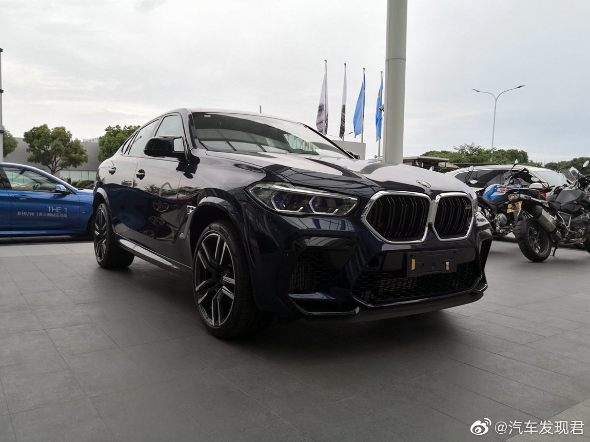 宝马 X6 M 丹泉石蓝/阿德莱德灰