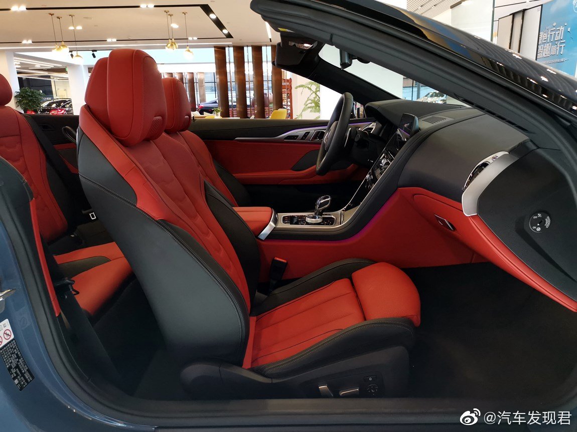 宝马840i 敞篷轿跑版 巴塞罗那蓝/云锦红