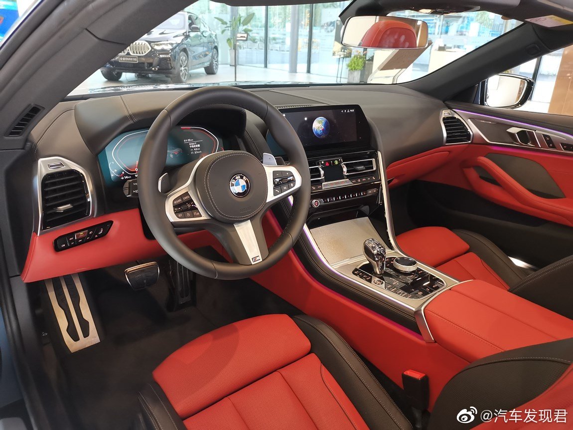 宝马840i 敞篷轿跑版 巴塞罗那蓝/云锦红