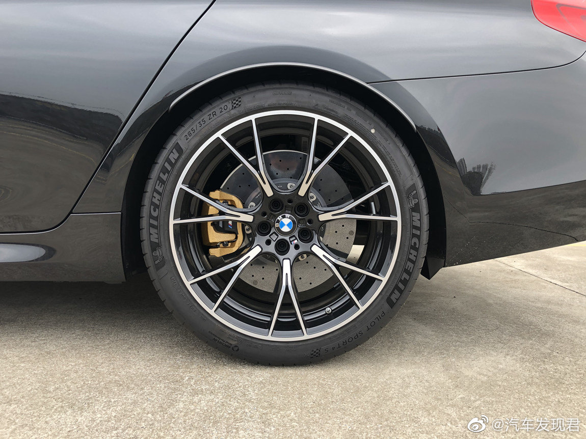 宝马M5：硬核跑者！舍我其谁！