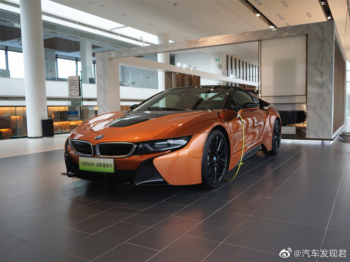 宝马 i8 敞篷版 电铜色带磨砂灰/电铜色拼墨灰