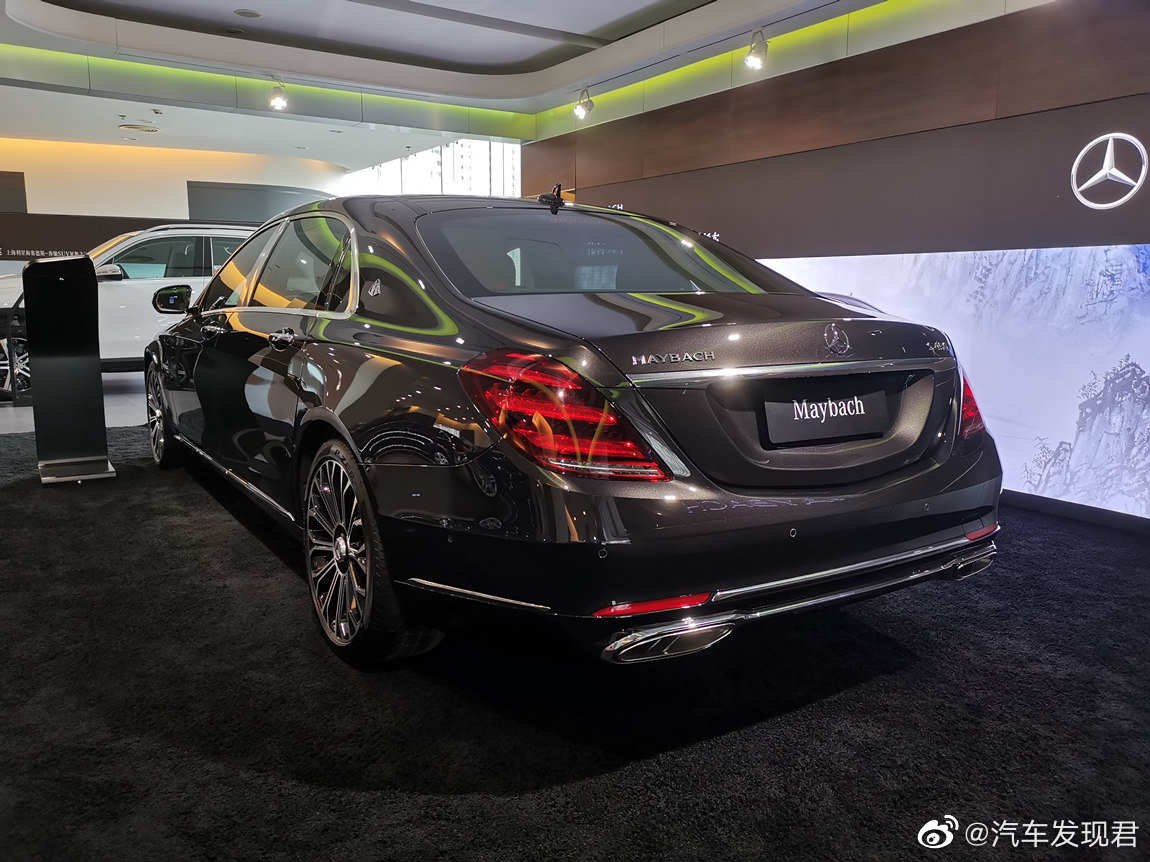 迈巴赫 S450 典藏版 黑外/棕内