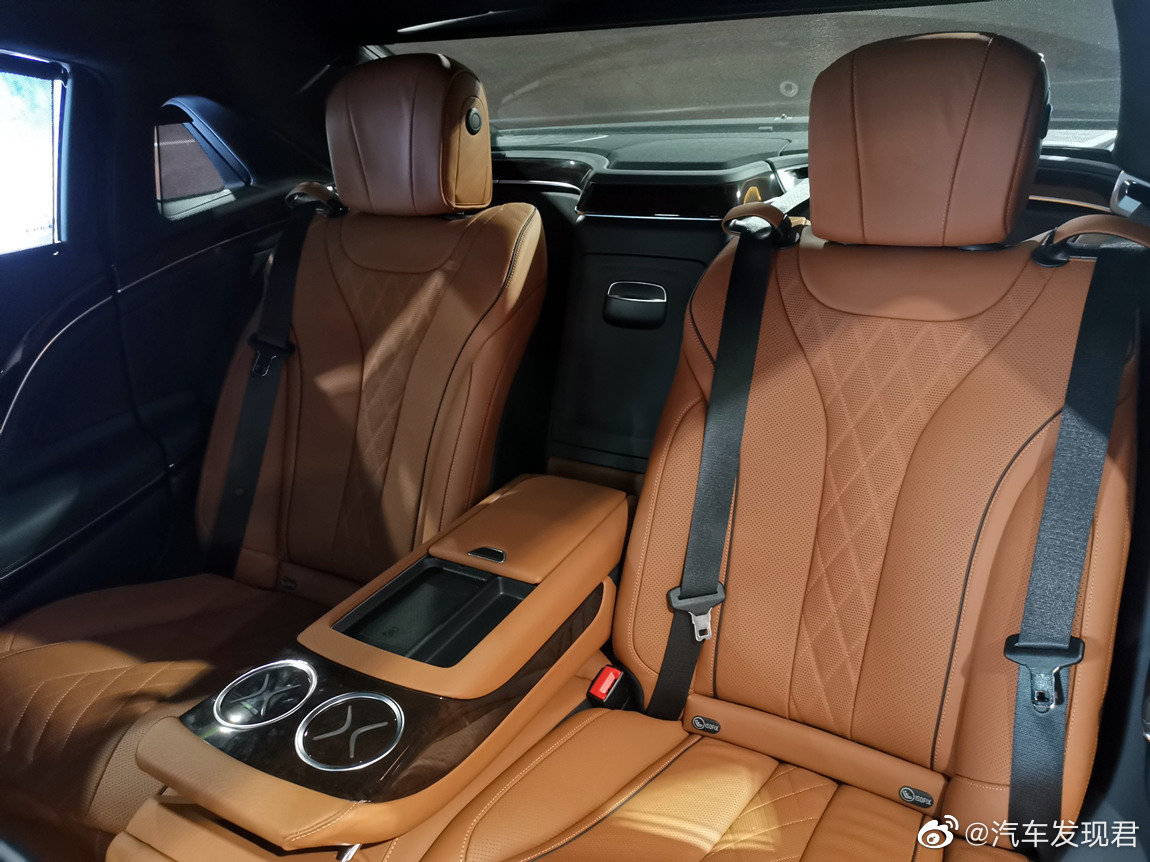 迈巴赫 S450 典藏版 黑外/棕内