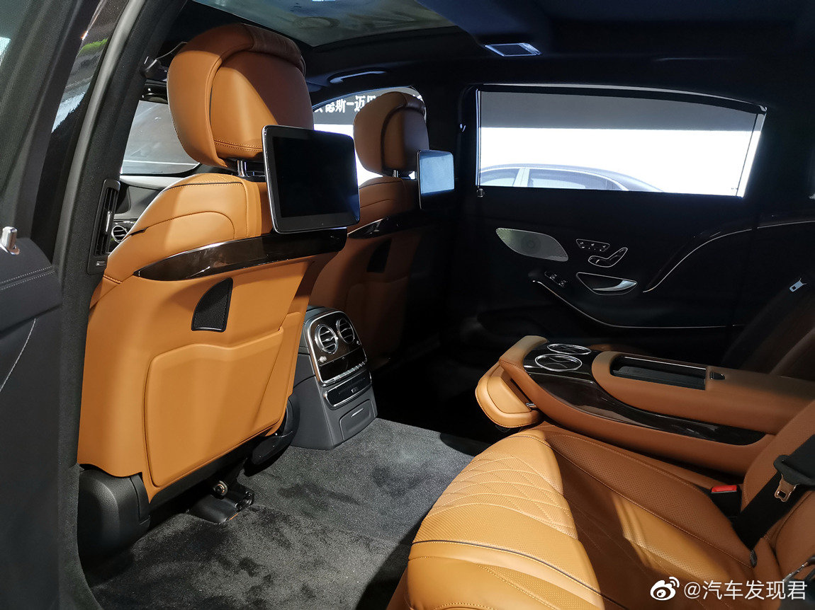 迈巴赫 S450 典藏版 黑外/棕内