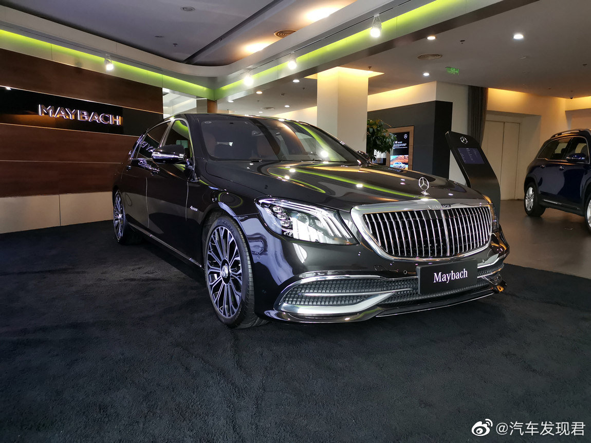 迈巴赫 S450 典藏版 黑外/棕内