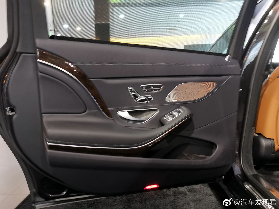 迈巴赫 S450 典藏版 黑外/棕内