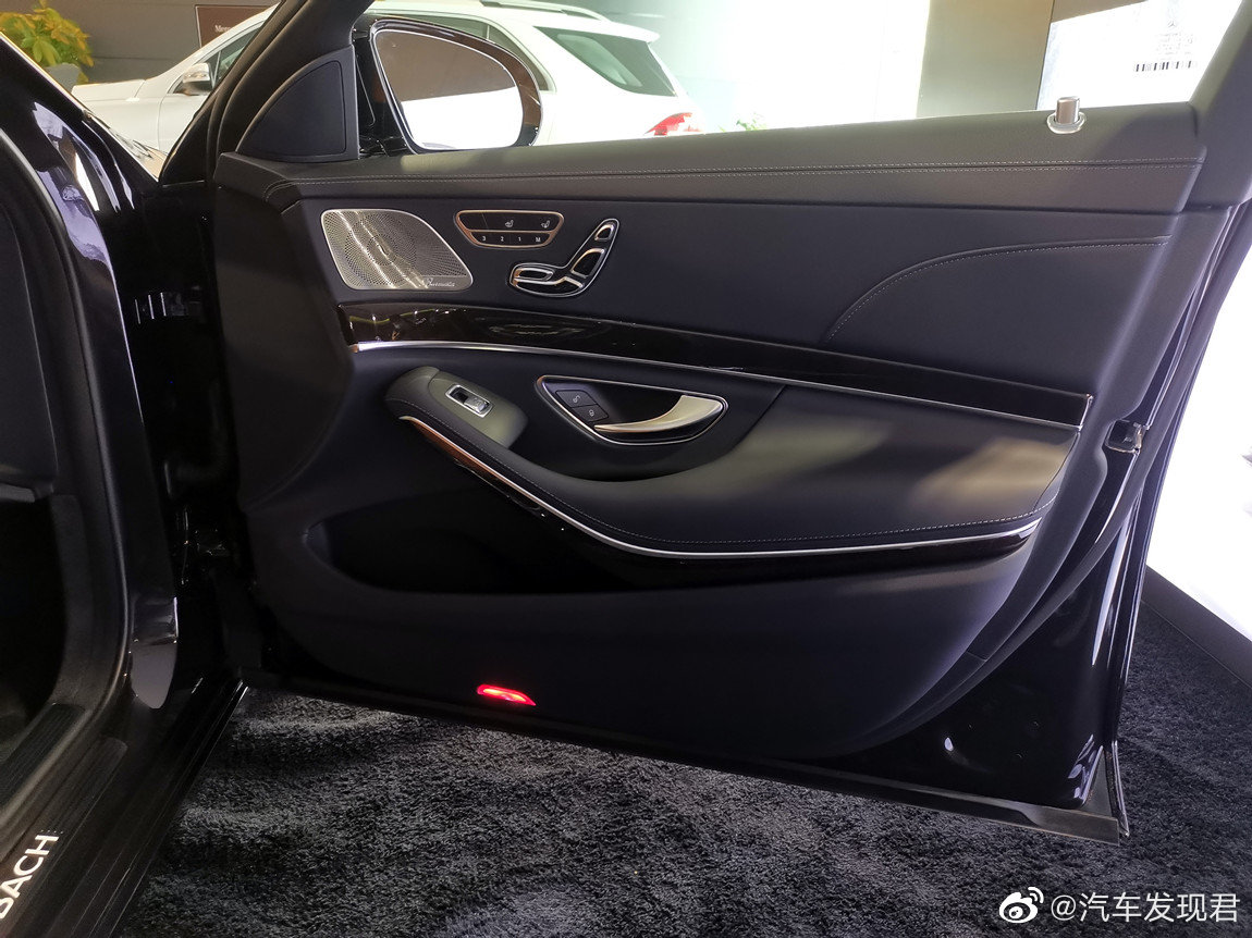 迈巴赫 S450 典藏版 黑外/棕内