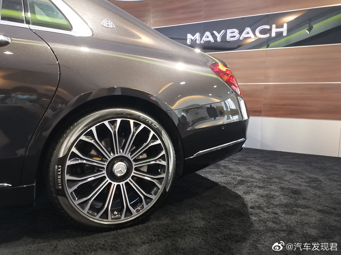 迈巴赫 S450 典藏版 黑外/棕内