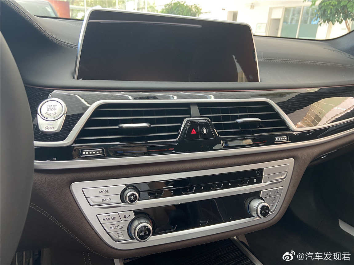 宝马 730Li M运动套装 贝尔尼纳灰/咖啡