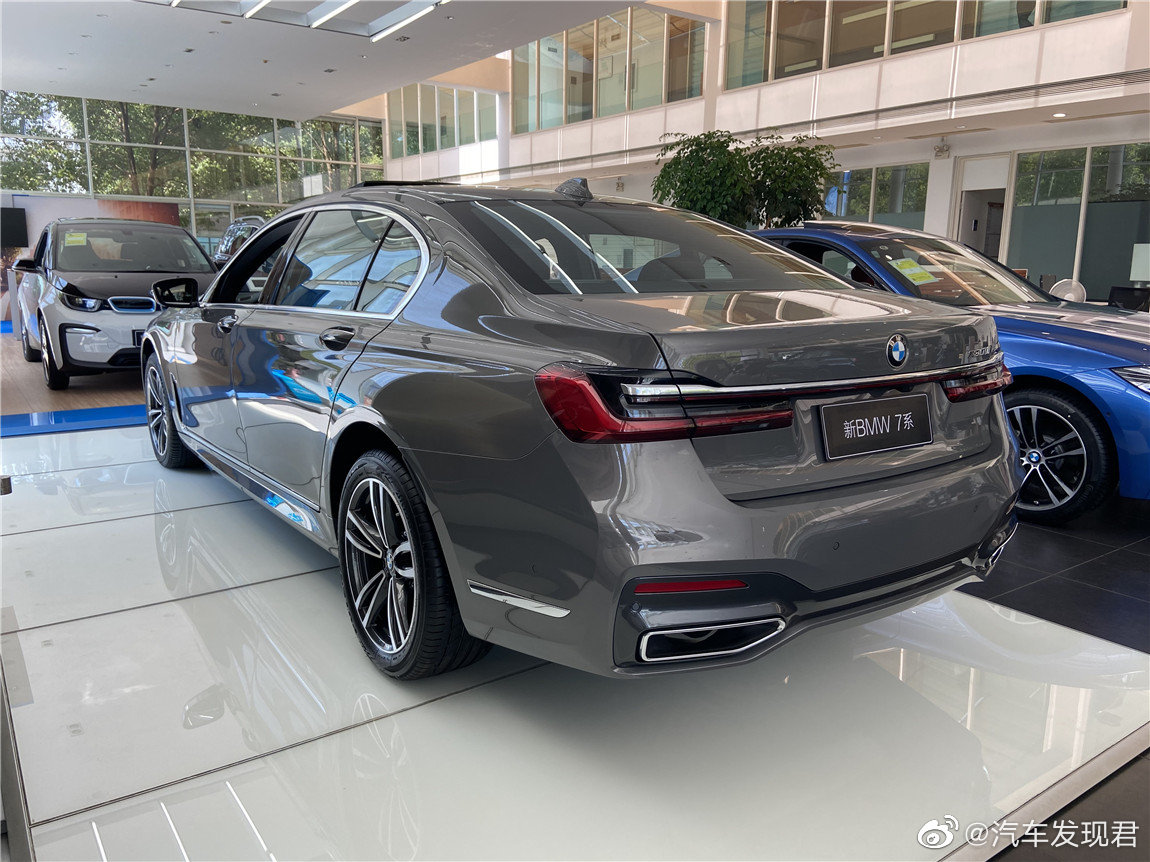 宝马 730Li M运动套装 贝尔尼纳灰/咖啡