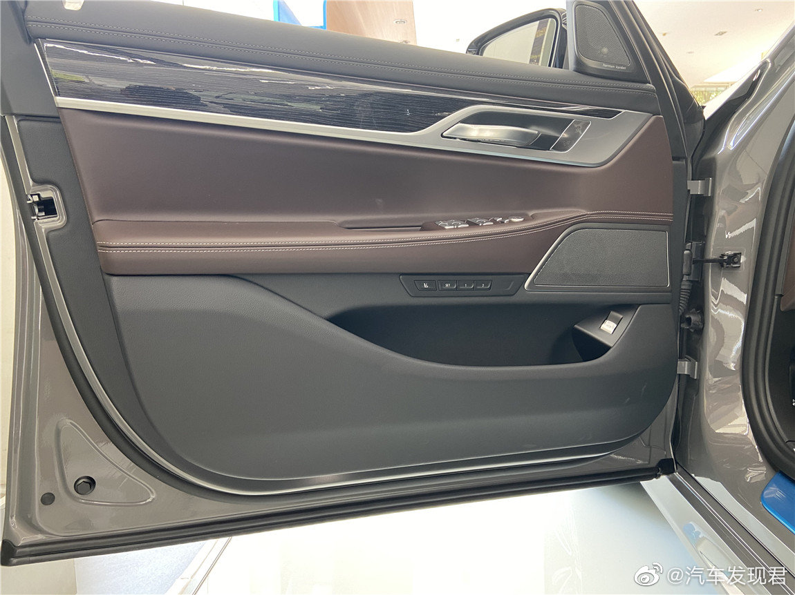 宝马 730Li M运动套装 贝尔尼纳灰/咖啡