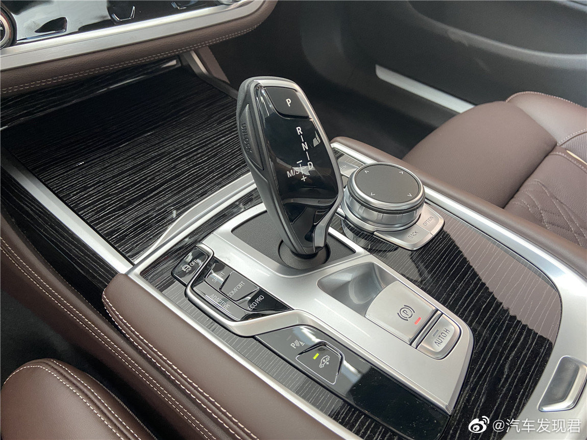 宝马 730Li M运动套装 贝尔尼纳灰/咖啡