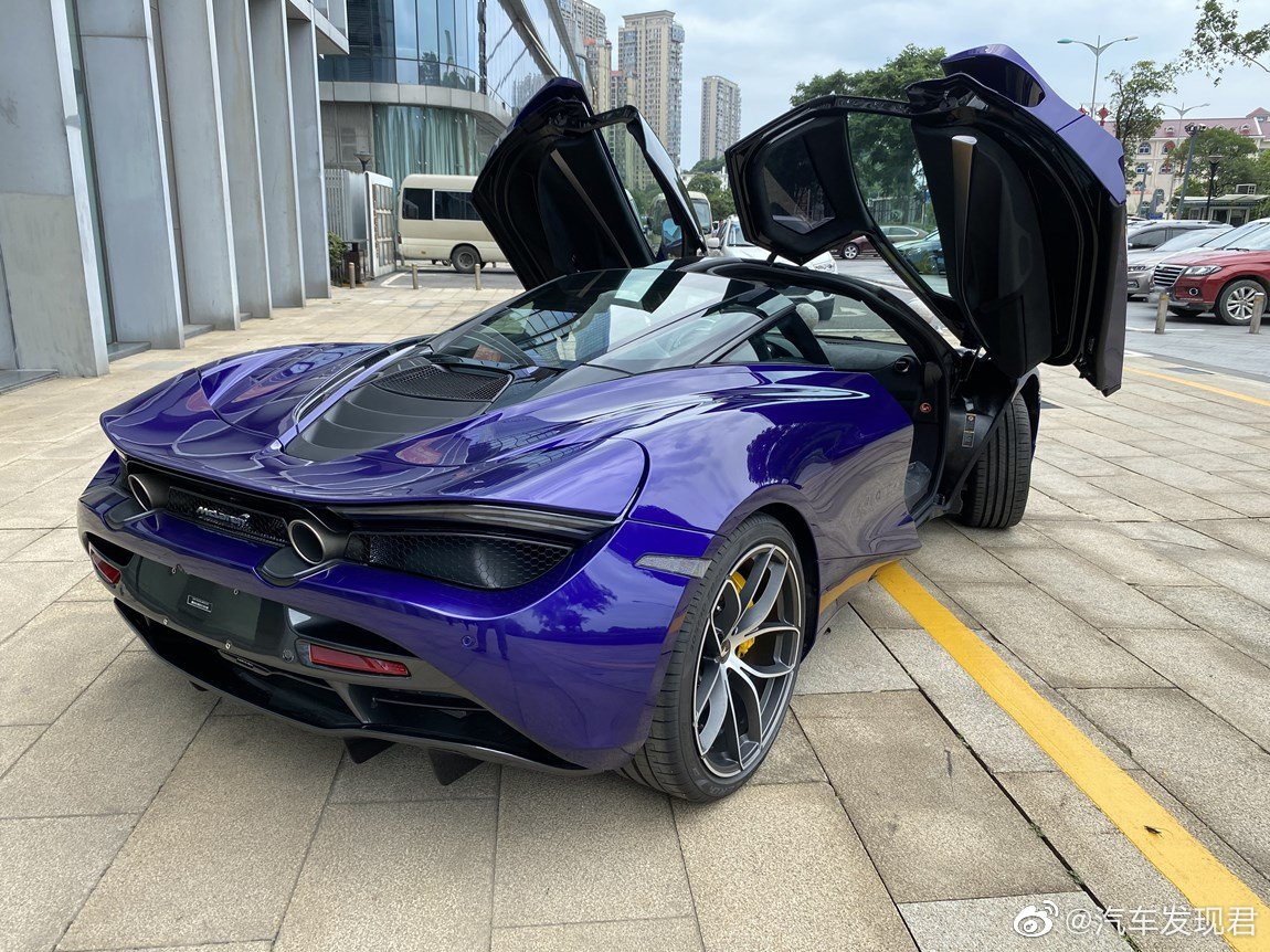 精美汽车图集：迈凯伦 720S Coupe 紫色黑内