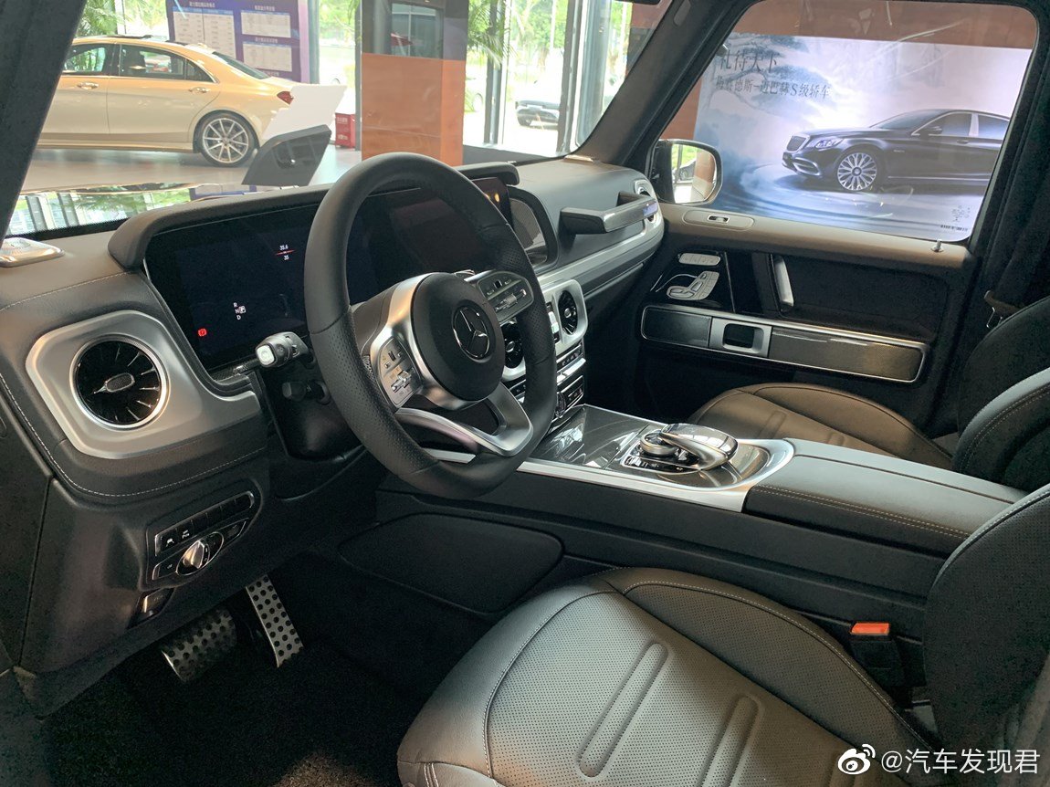 汽车美图：最新款奔驰 G350 黑外黑内