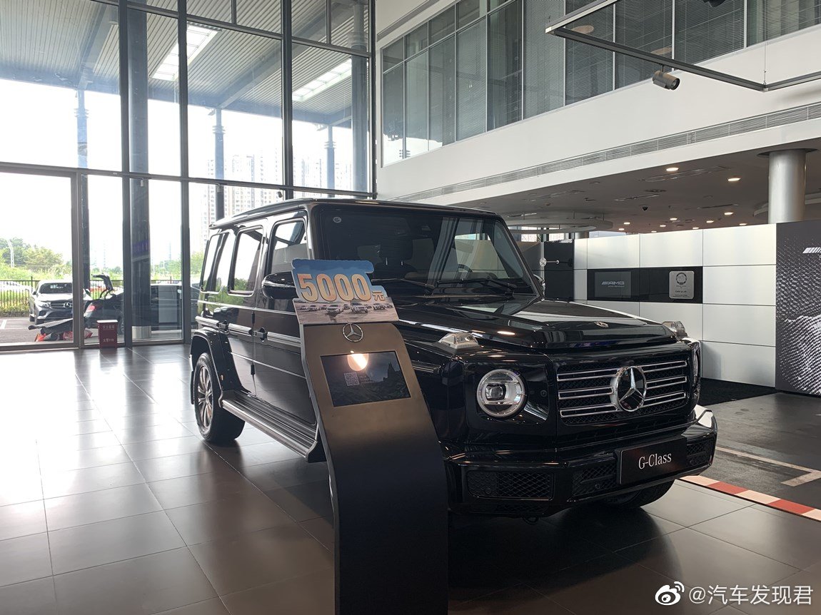 汽车美图：最新款奔驰 G350 黑外黑内