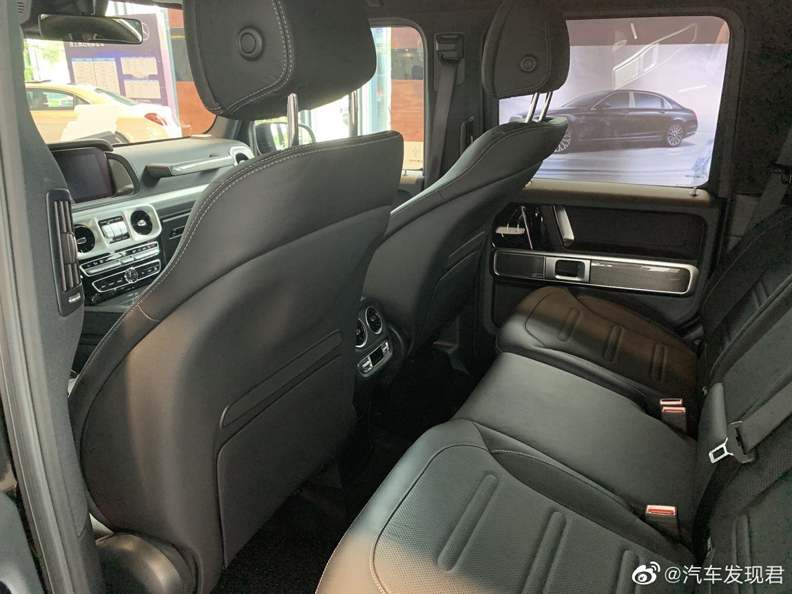 汽车美图：最新款奔驰 G350 黑外黑内
