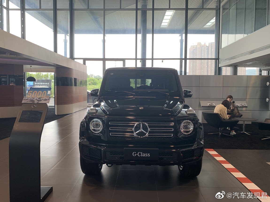 汽车美图：最新款奔驰 G350 黑外黑内