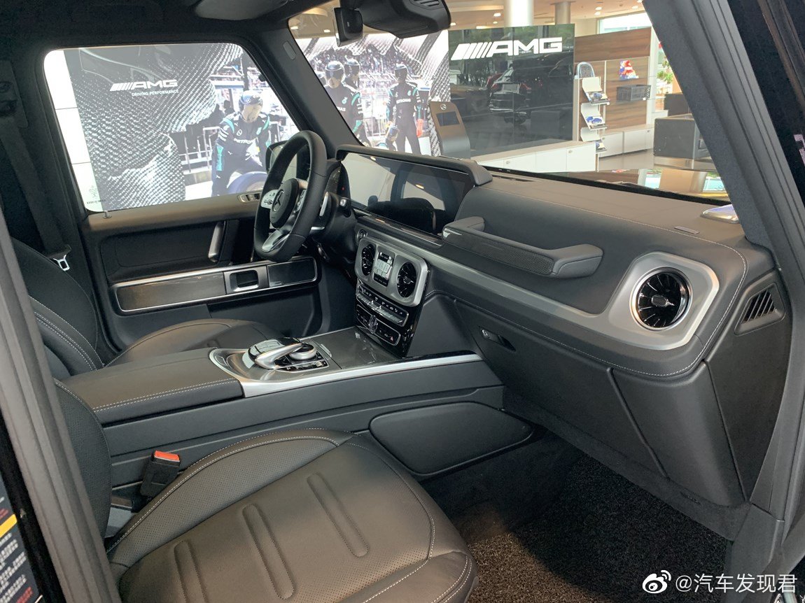 汽车美图：最新款奔驰 G350 黑外黑内