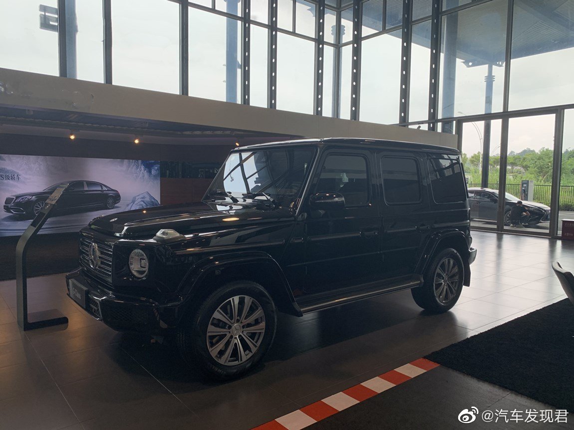汽车美图：最新款奔驰 G350 黑外黑内