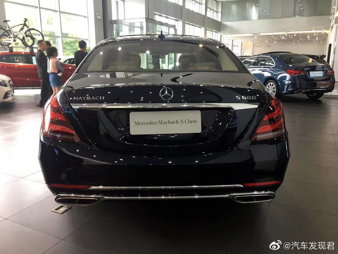 奔驰S680迈巴赫，超级大佬座驾。