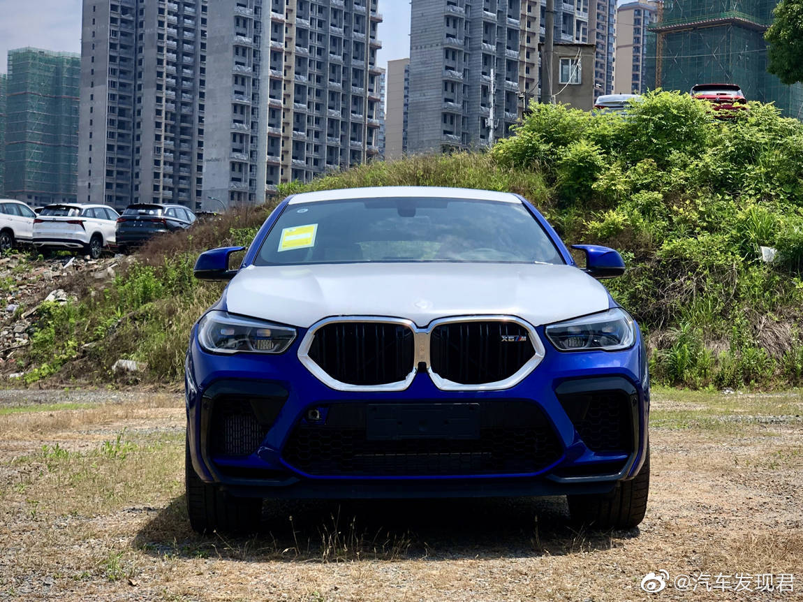 好看的汽车图片：宝马 X6 M 滨海湾蓝萨基尔橙