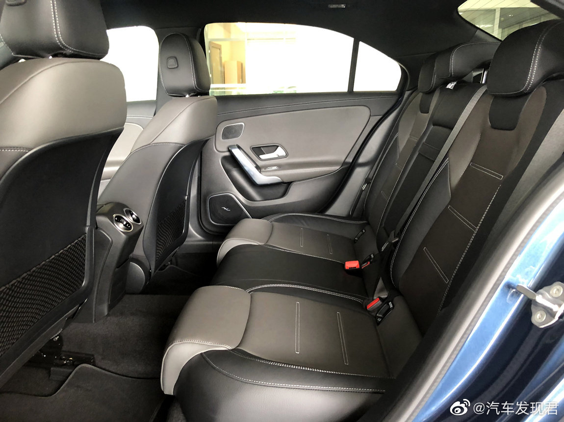 奔驰 A35L AMG 先行版 水洗蓝灰内