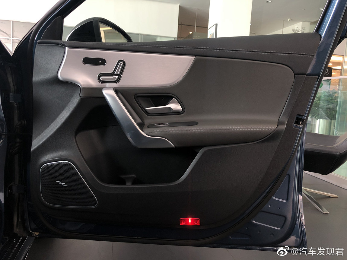 奔驰 A35L AMG 先行版 水洗蓝灰内