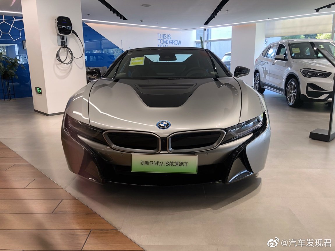 宝马 i8 敞篷版 唐宁顿灰黄檀棕拼香辛灰