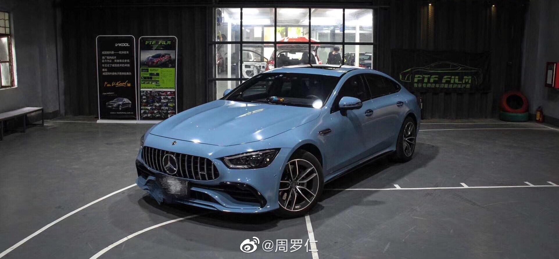 奔驰改色瓷器蓝，除了贵没有缺点的车来了