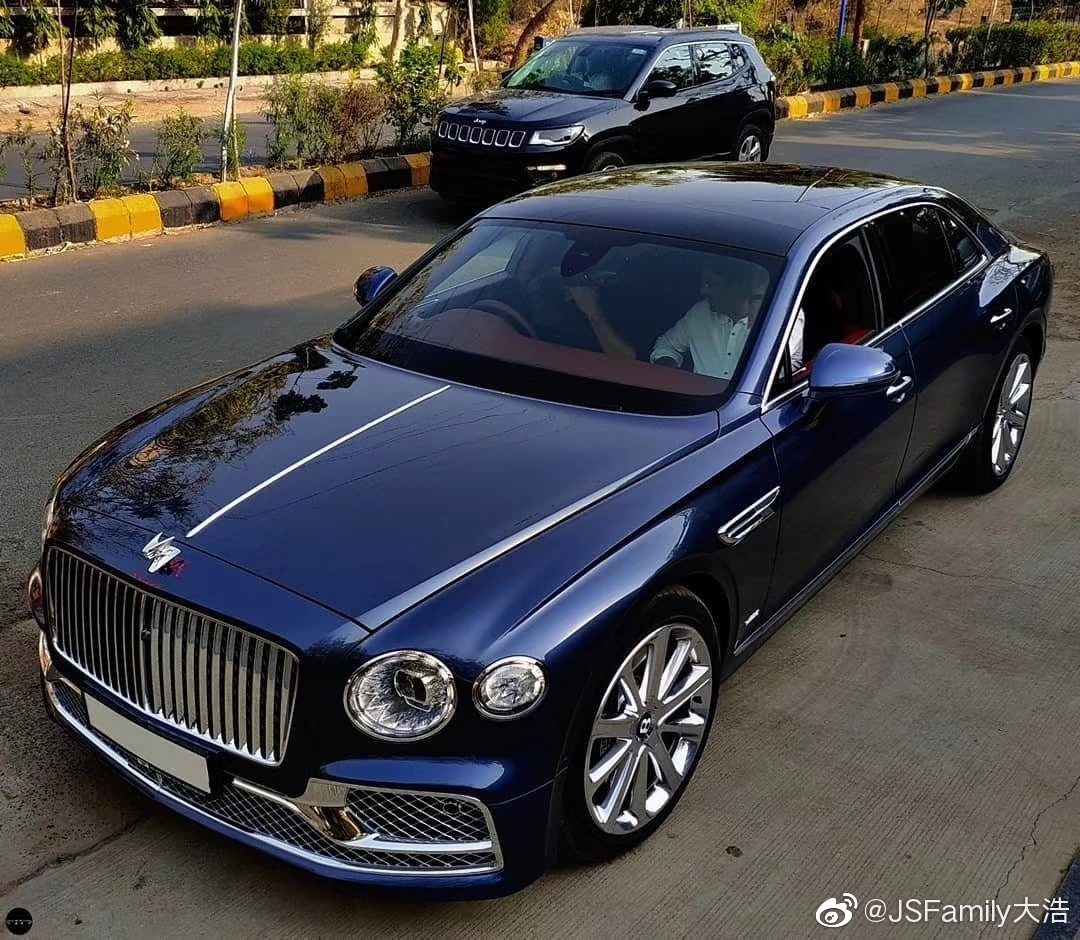 新宾利飞驰，车头感觉像灭霸一样。很华丽...