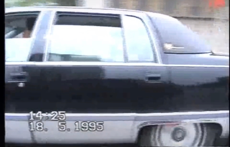 好看的汽车图片：1995年天津街头的凯迪拉克