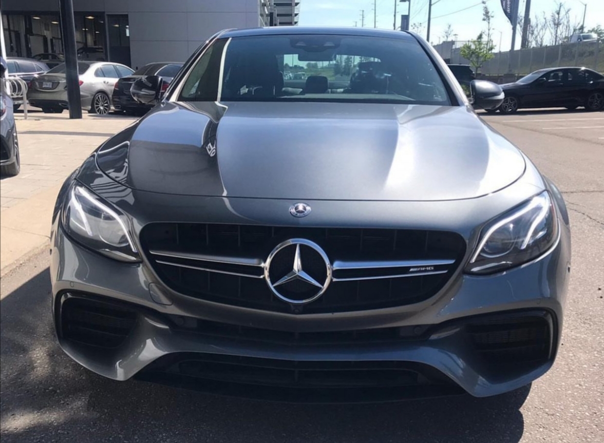 这有点小帅。。奔驰银色系灰色系都适合黑色套件。