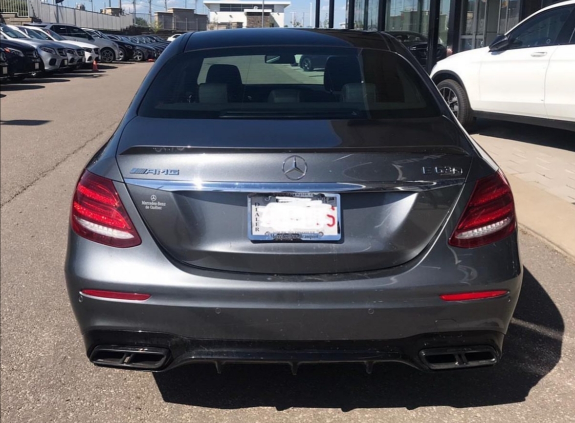 这有点小帅。。奔驰银色系灰色系都适合黑色套件。