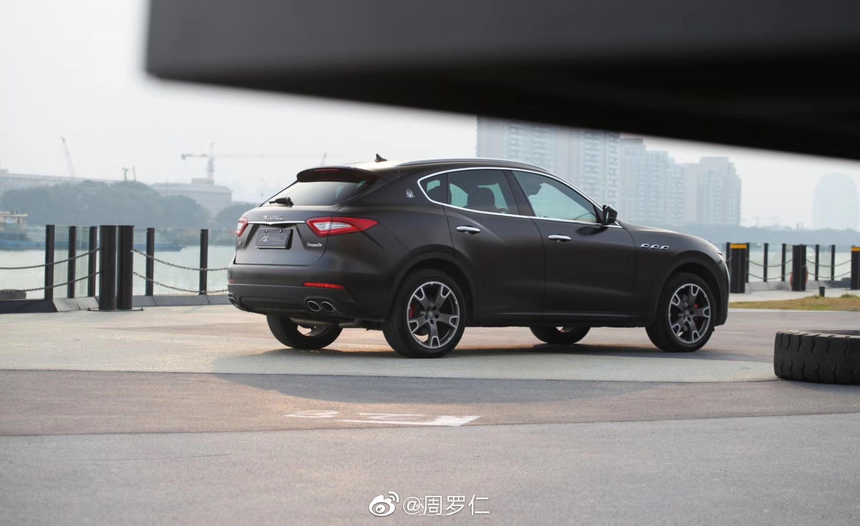 Maserati Levante AX wrap film 电光金属黑 MagicFacturing